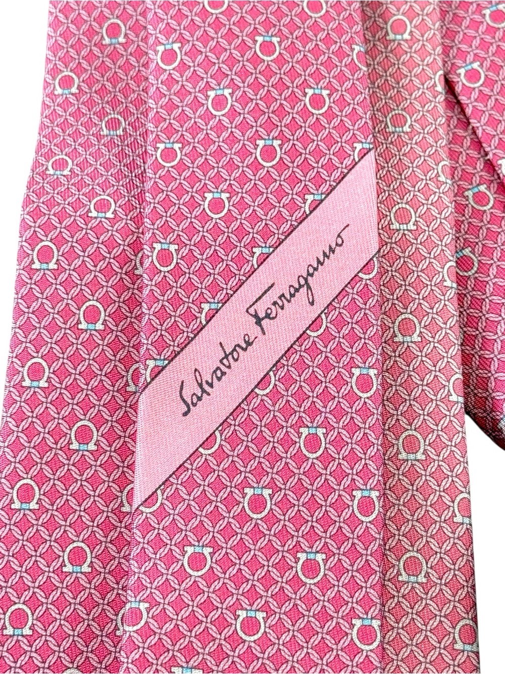 Salvatore Ferragamo 100% Silk Pink Gancini Tie Made in Italy Power Dressing